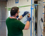Applicateur réalisant le contrôle de l'application peinture